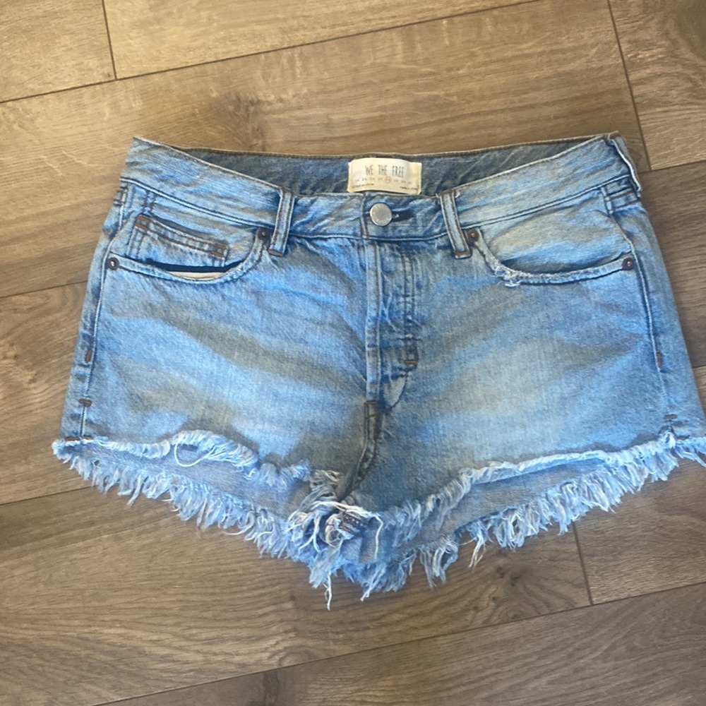 WE The Free Women's Size 28 Frayed Cut Off Button Fly Denim Jean Shorts O68